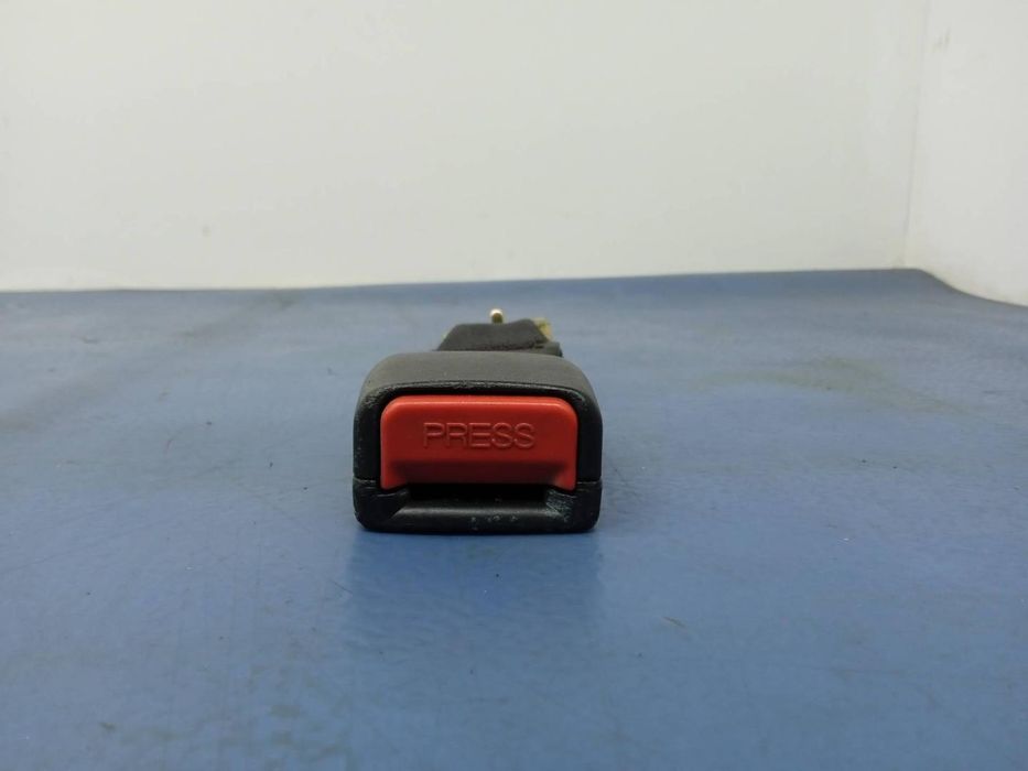 Engate Do Cinto Traseiro Direito Hyundai Getz Tb