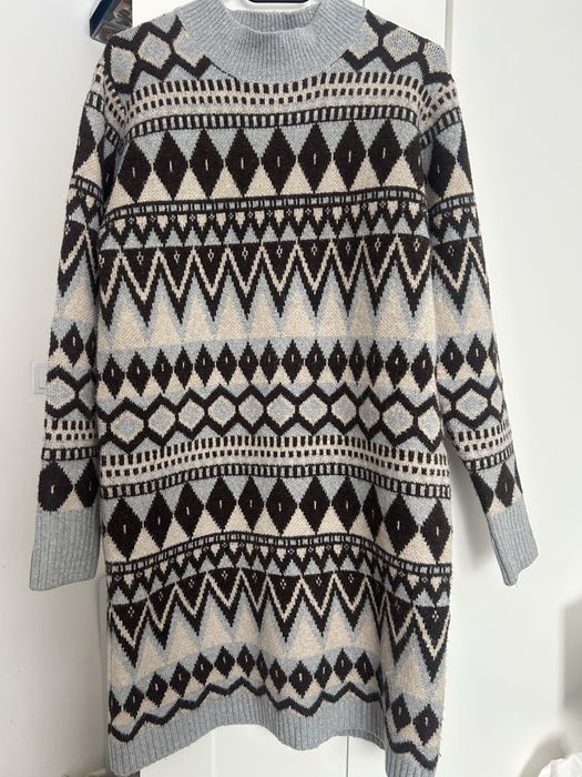 Ciepła sukienka swetrowa na zimę we wzór rozmiar S/M Warehouse