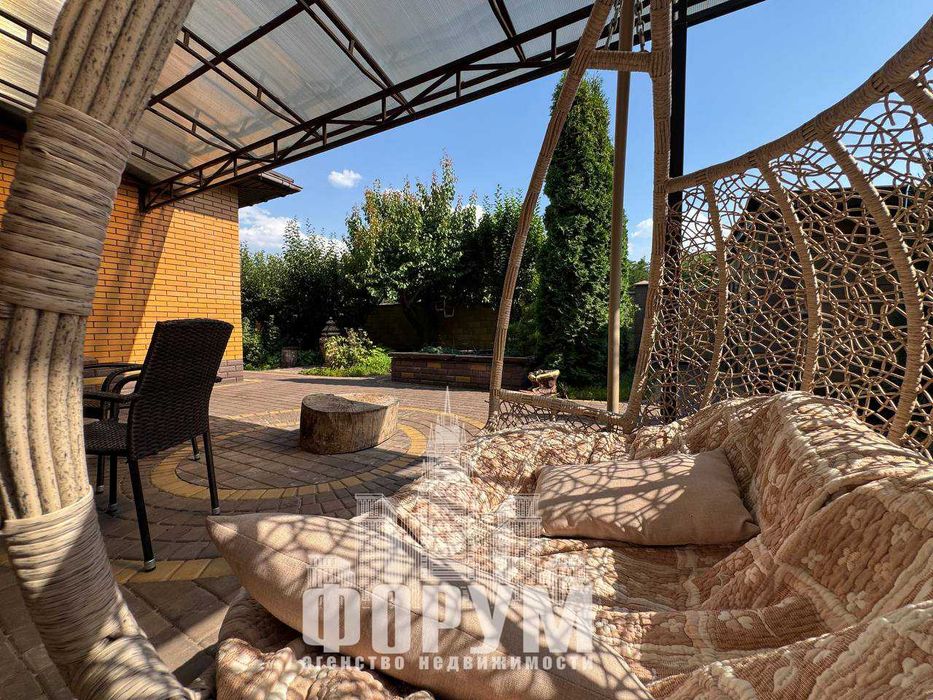 Современный дом в элитном поселке на Великом Лугу