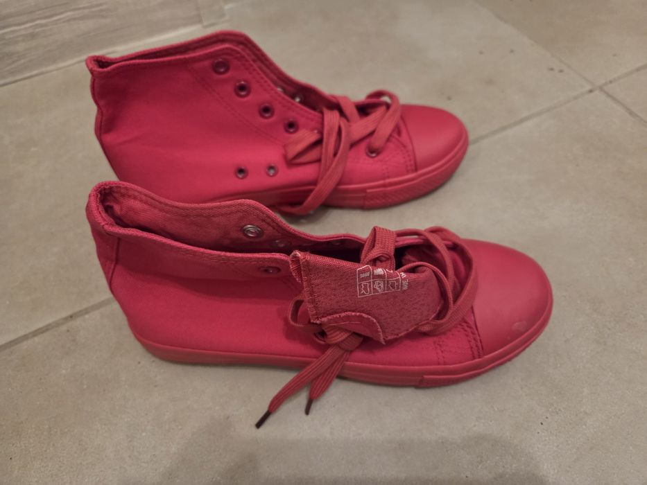Trampki czerwone nowe