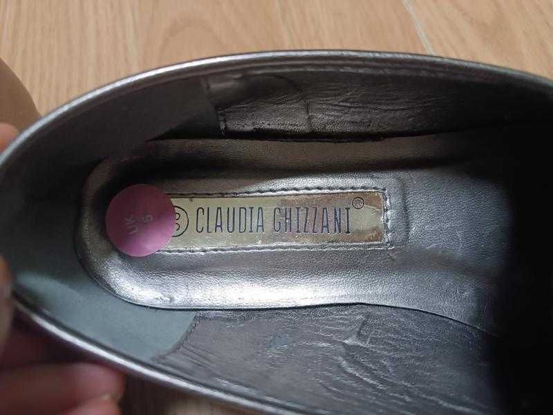 Сріблясті туфлі лофери
Claudia Ghizzani