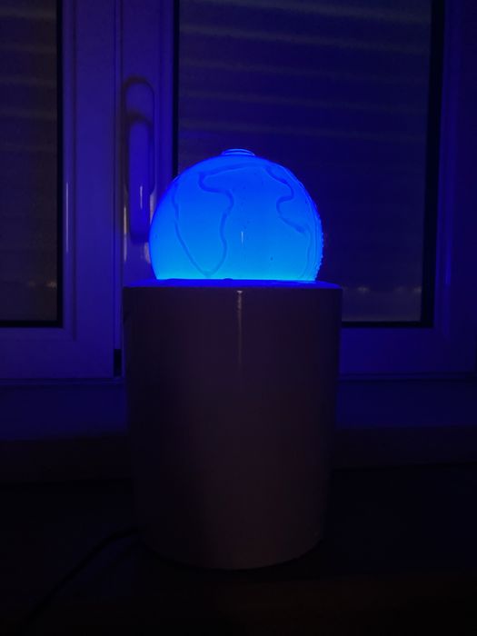 Lampada multicolor com água