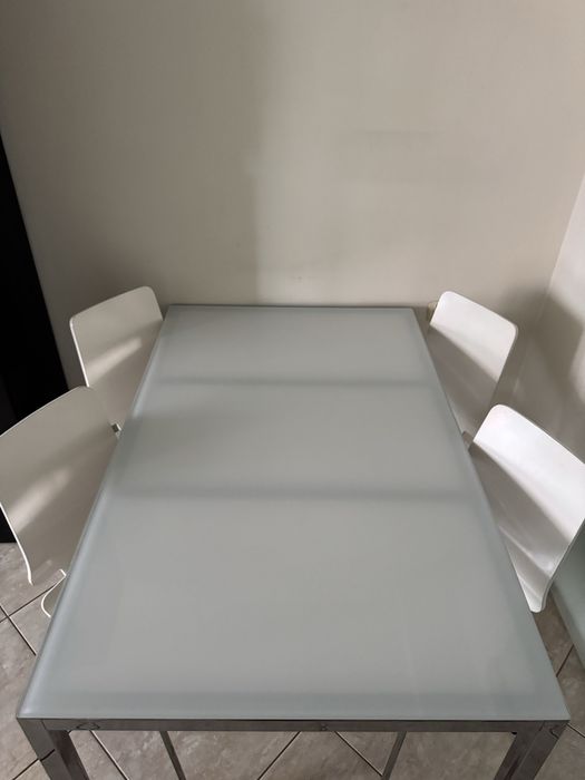 Stół szklany Ikea