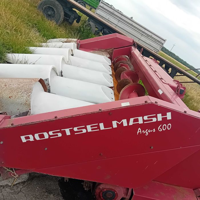 Przystawka Do Kukurydzy Rostselmash (Nie Class, New Holland)