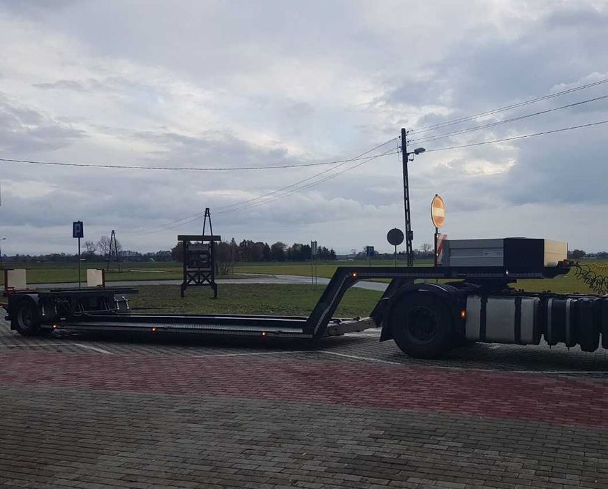 Naczepa niskopodwoziowa niskopodwozie do transportu