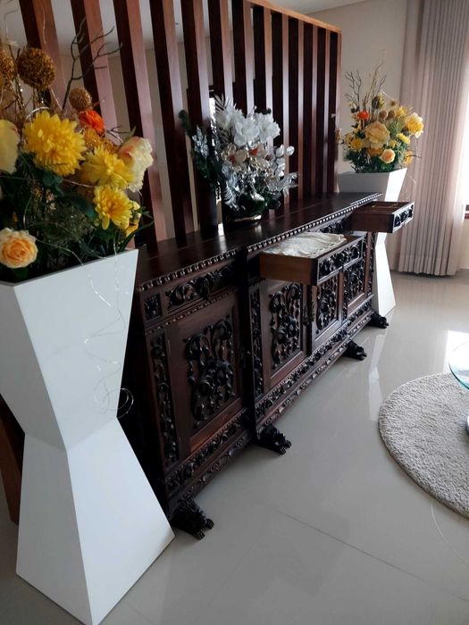 Aparador em carvalho trabalhado