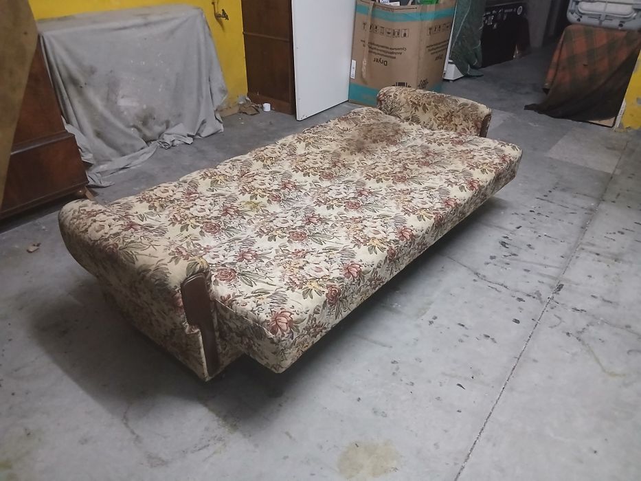 Sofá cama com arrumos