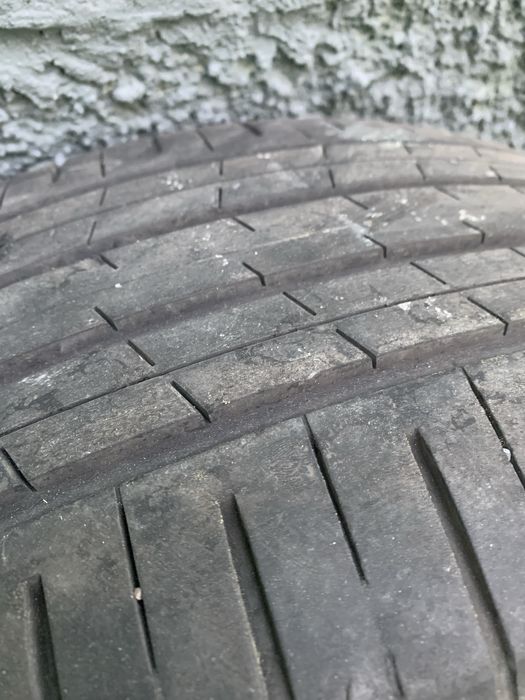 2 pneus semi-novos