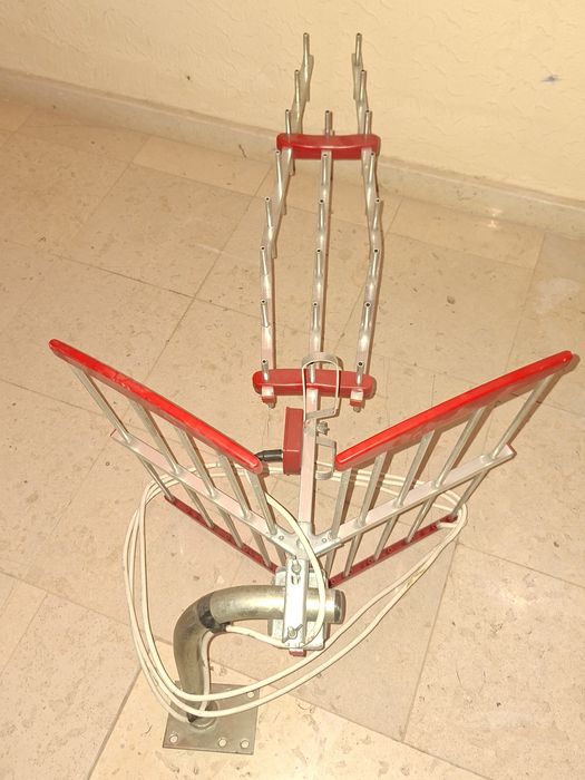 Antena TDT Exterior  Digital canal 21 a 69 + Suporte | NOVA