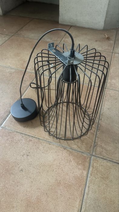 Candeeiro de Teto Industrial em Metal Preto