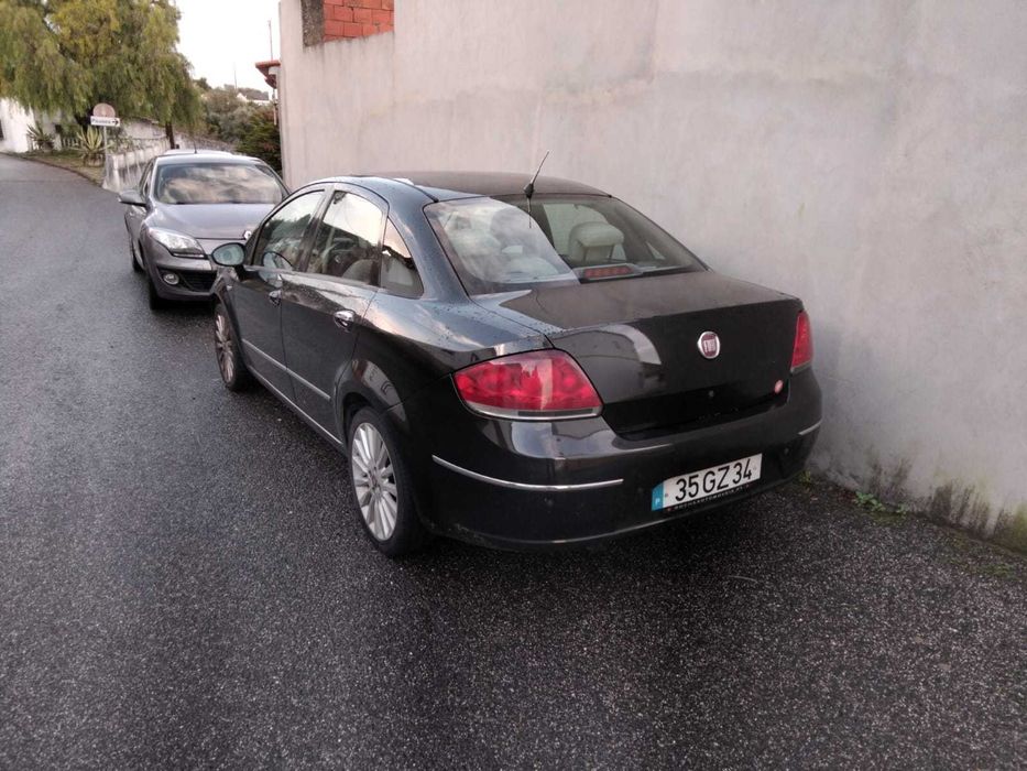 Fiat Línea 2008 com 230.000 km