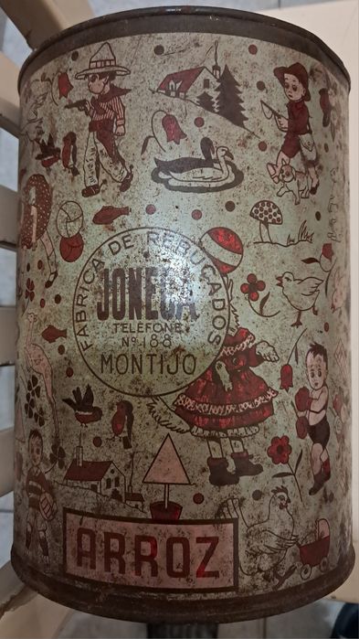 Lata de cromos futebol caramelos da Joneca no Montijo.