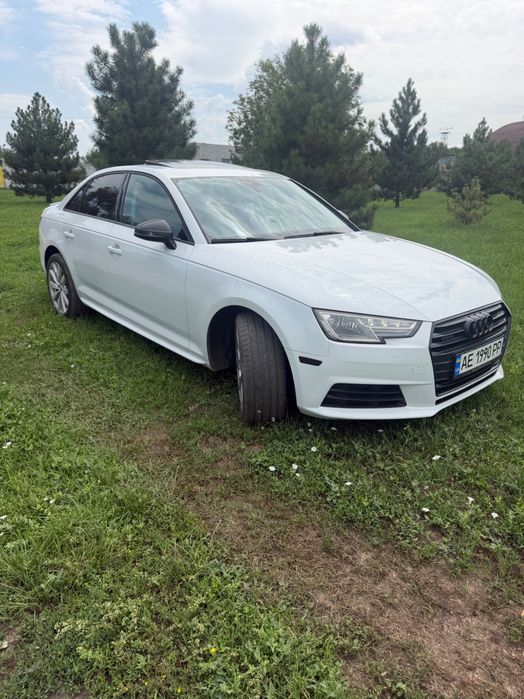 Автомобиль Audi A4B9