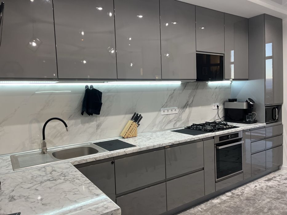 Двокімнатна квартира з меблями та технікою