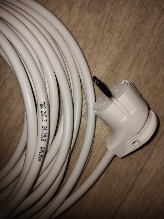 Удлинитель 10 метров на три гнезда.