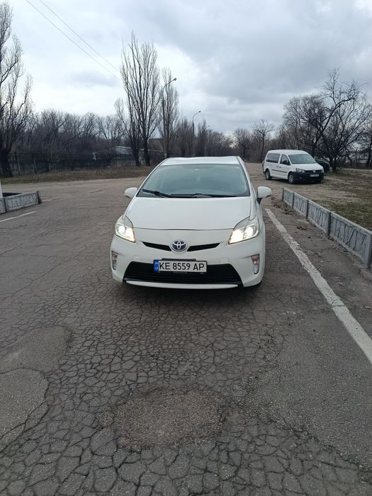 У продажі авто Toyota Prius 2014 3 покоління FL 1.8 AT (136 к.с.)
