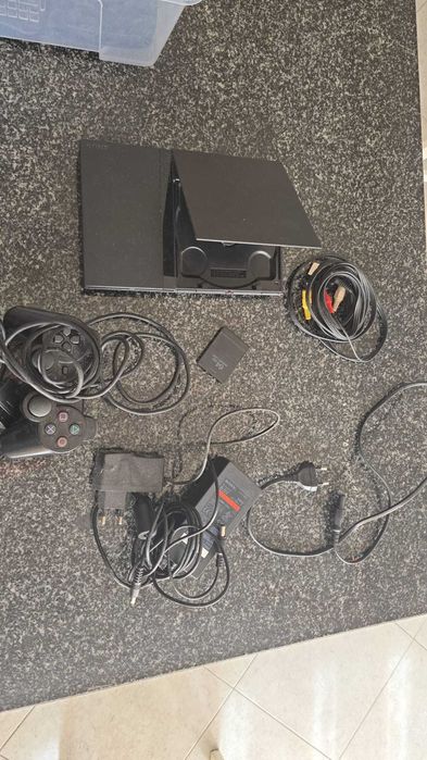 PlayStation 2 Slim + 1 Comando + Memory Card 64MB + Cabos