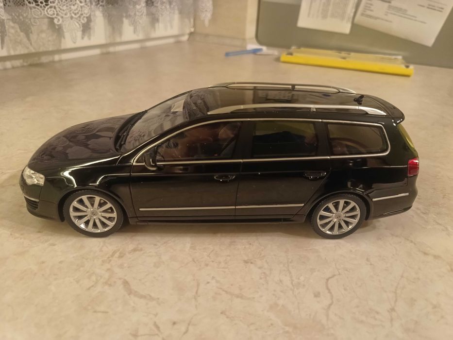 VW PASSAT E36 b6 , - Otto Mobile 1:18 jak nowy!