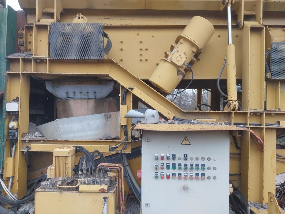 Kruszarka szczękowa  Razinger na hydraulicznych stopach