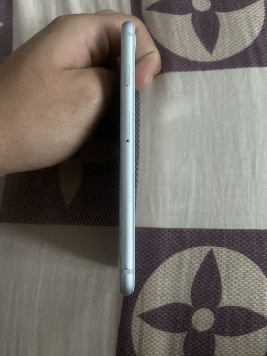 Продам айфон   8