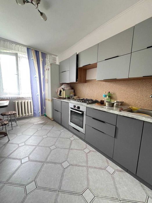 2-кімнатна з ремонтом, меблями і технікою — заїжджай і живи