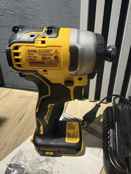 Набір Dewalt DCF809D1  Mexico імпакт,зарядне з акумулятором 2А