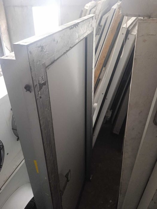 Холодильні двері для холодильних та морозильних камер