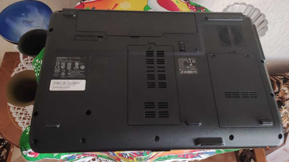 Ноутбук Acer eMachines E725