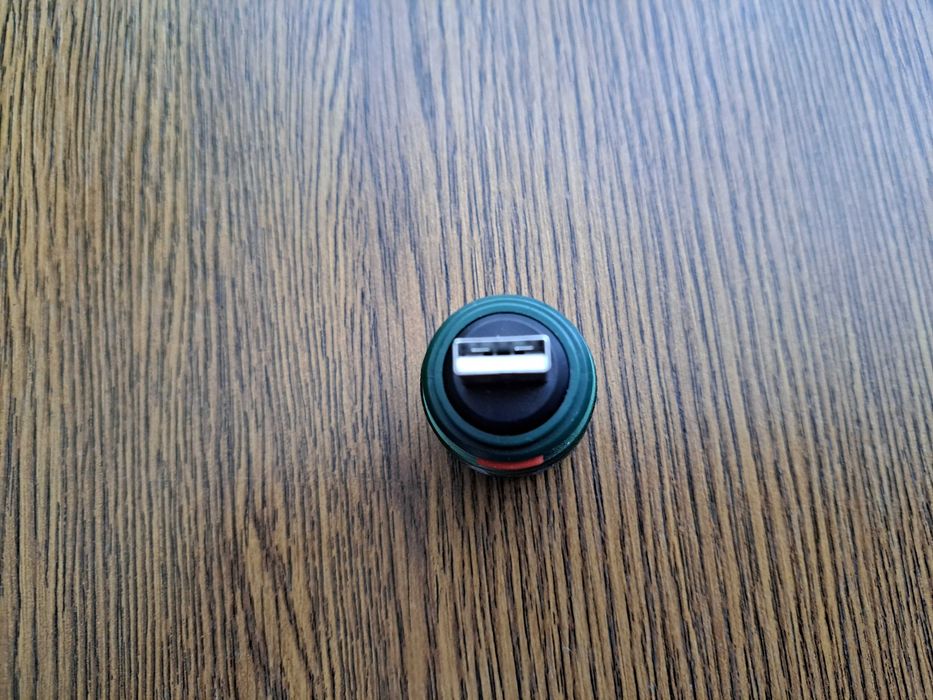 Міні-портативний USB-ліхтарик.