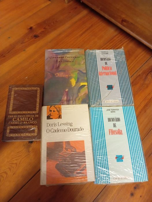 Livros variados novos