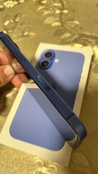 Продам Iphone 16 128
