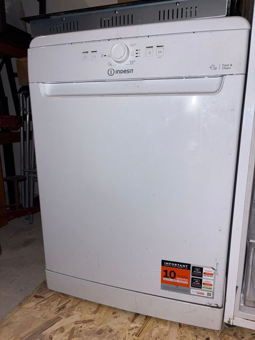 Máquina de lavar louça indesit