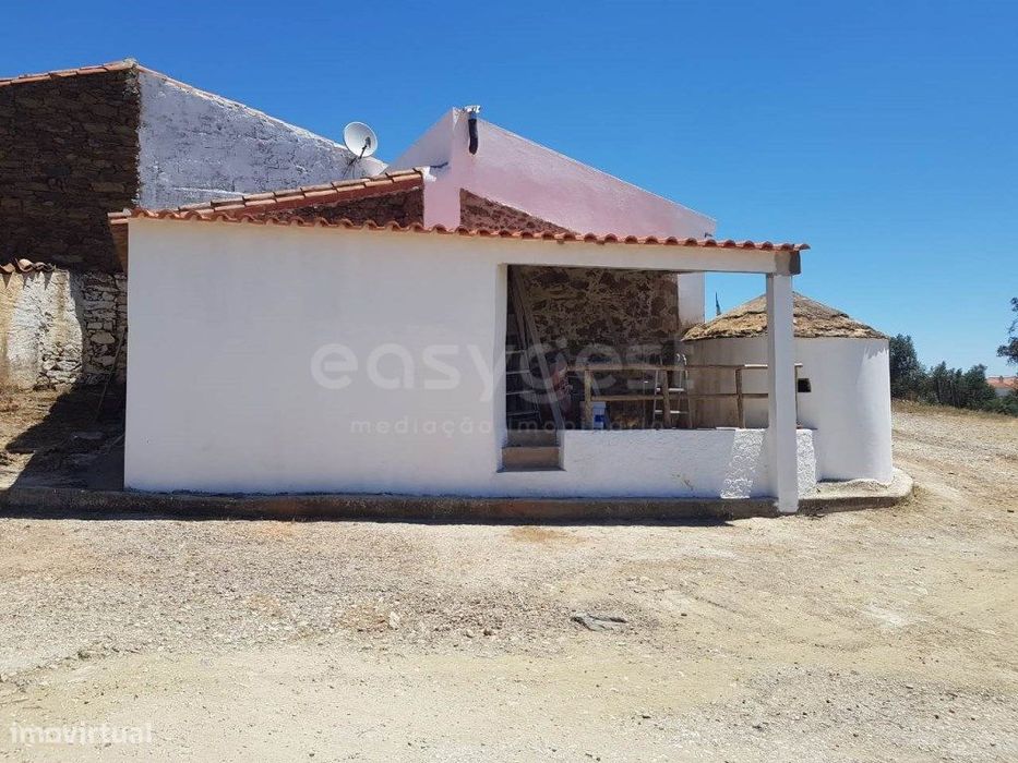 Charmosa Moradia em local de tranquilidade com vista para a Natureza