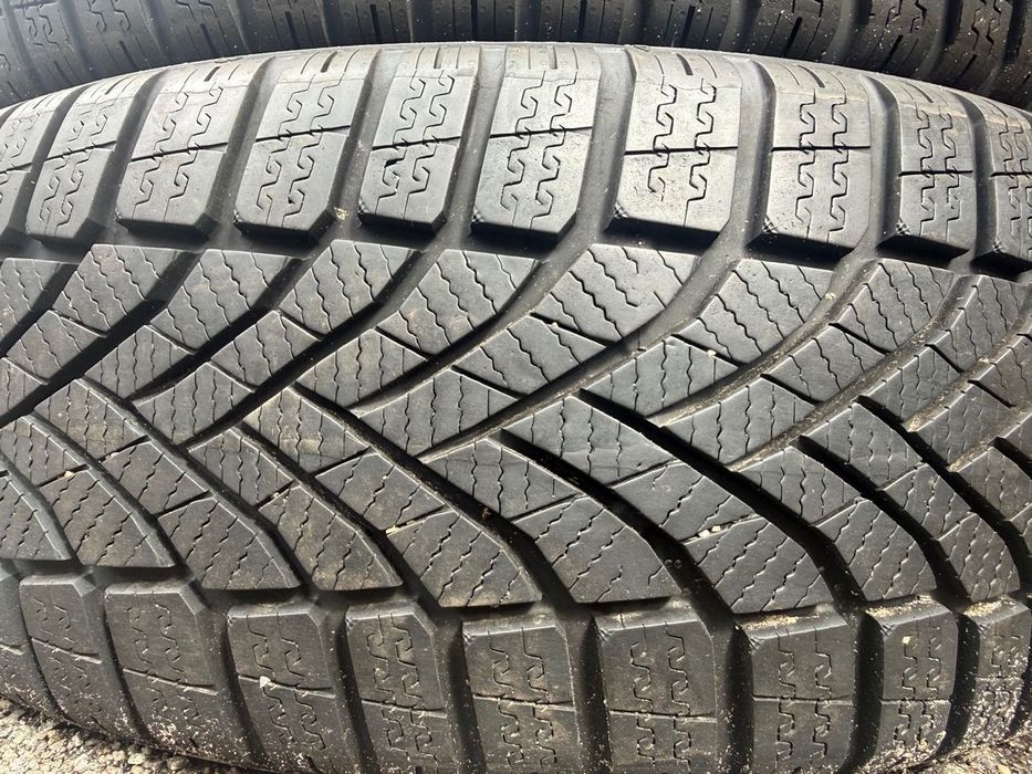 Склад шин б/в. 215/55 R17 Falken Eurowinter HS02