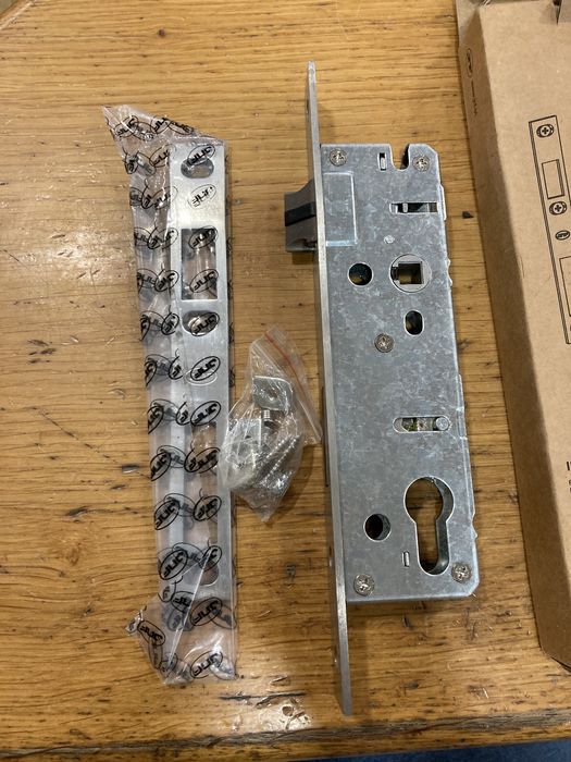 Fechadura de embutir para perfis estreitos JNF - Novo