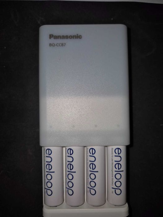 Повербанк и зарядное устройство Panasonic Eneloop BQ-CC87 + 4 аккума