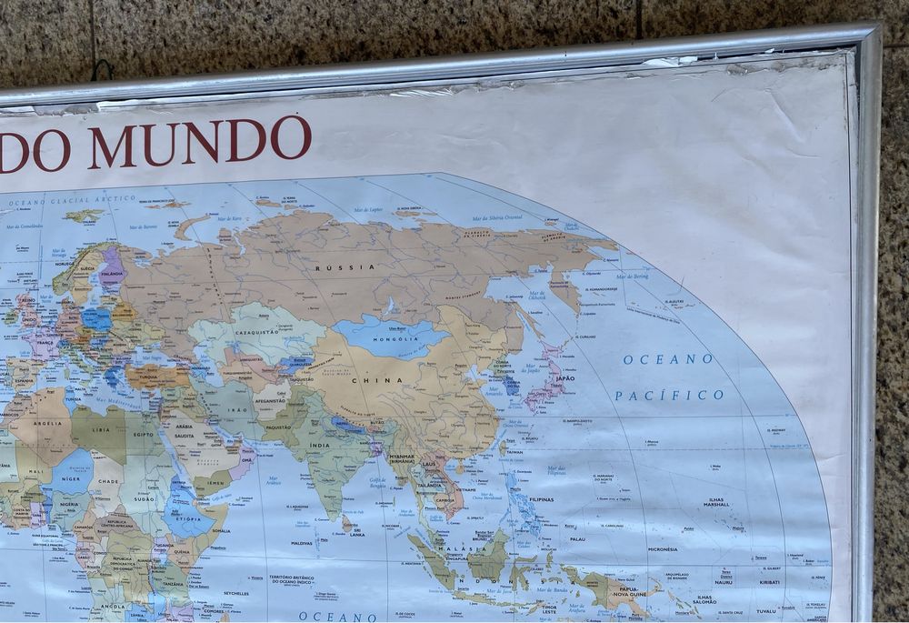 Mapa do Mundo com Bandeiras (Emoldurado) – 10€