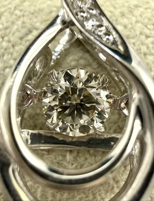 Złota zawieszka 585 z diamentami 0,18ct VS1/I