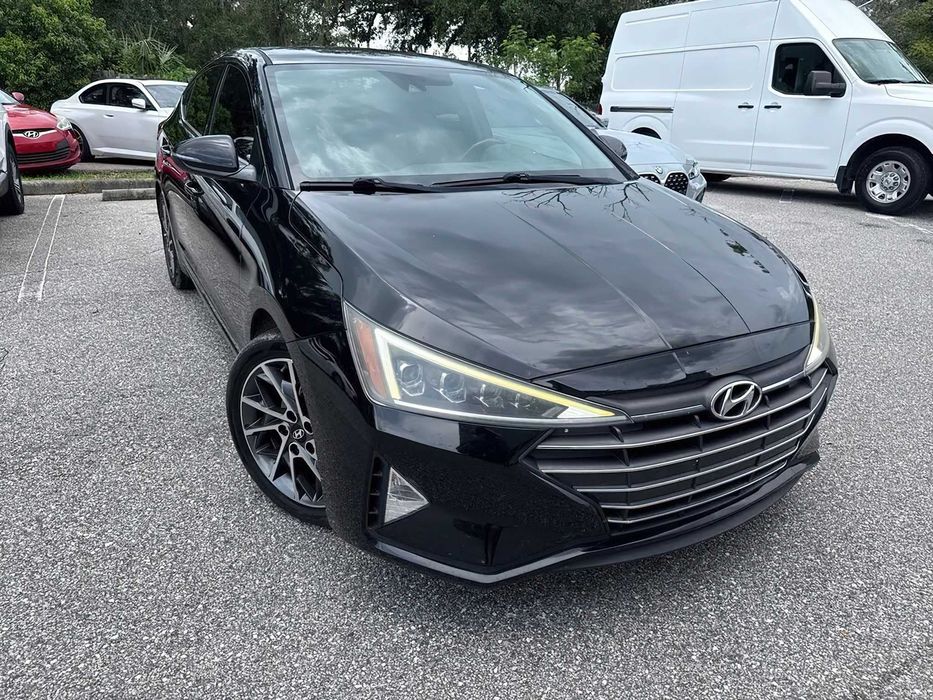 Hyundai Elantra Limited      2019