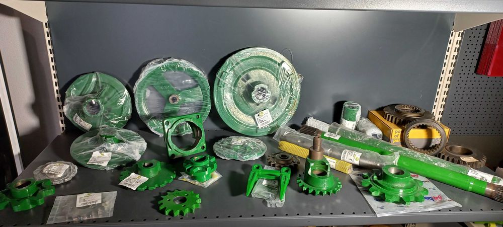 Запчастини комбайнів та тракторів Джон Дір 935/945/955/975/1052/1055..