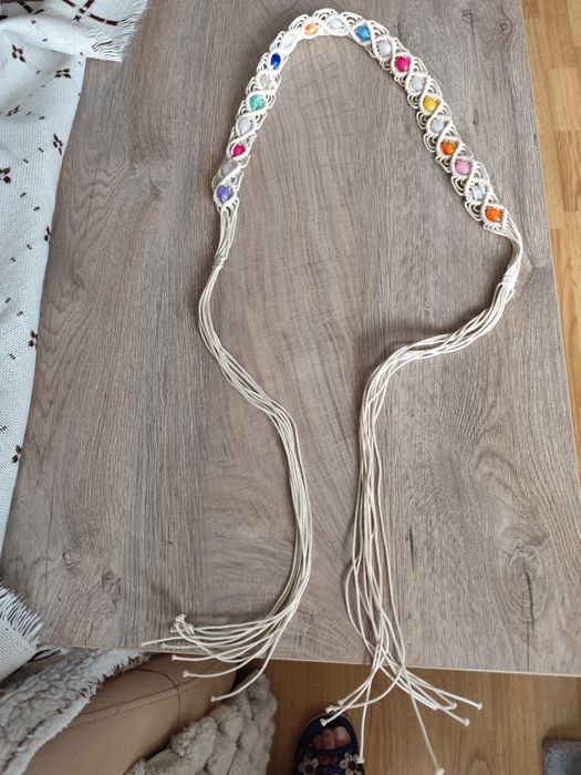 Pasek sznurkowy z kolorowymi koralikami