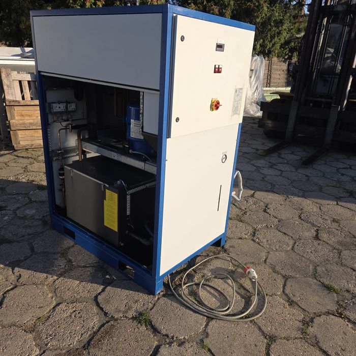 Chiller 15 kW z modułem hydraulicznym