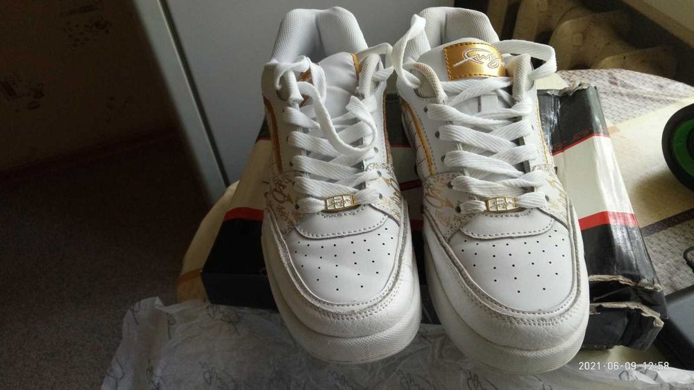 кроссовки женские