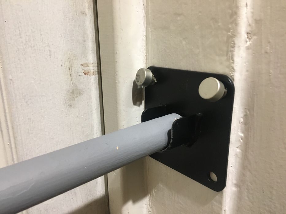 Турник и дае гантели