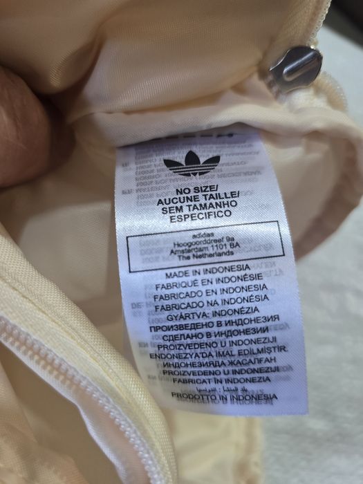Маленька сумка через плече Adidas Originals Premium Essentials Airliner