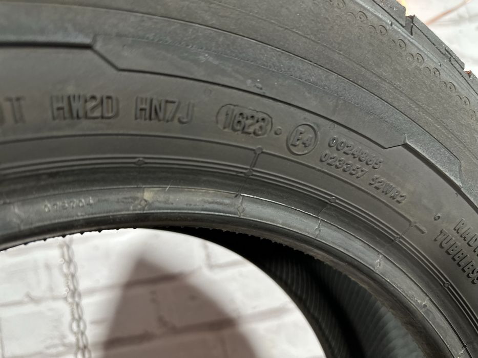Компелкт 225 65 16 C continental Comtivancocontact 200