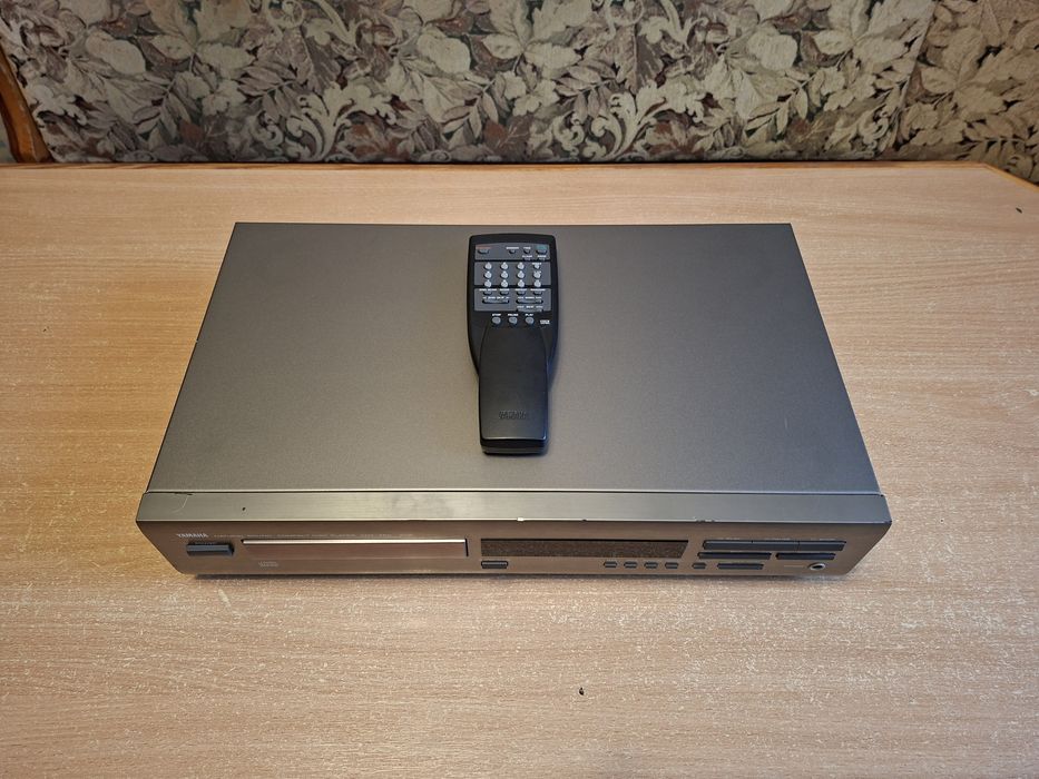Стильный японский CD-проигрыватель Yamaha CDX-460,АССОРТИМЕНТ!