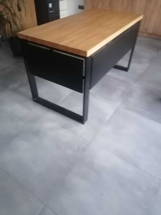 Biurko loftowe 140X70 z drewnianym blatem i blendami