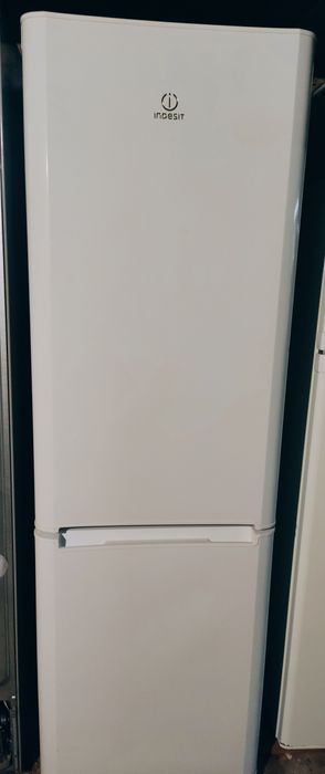 Холодильник Indesit 1,85 м