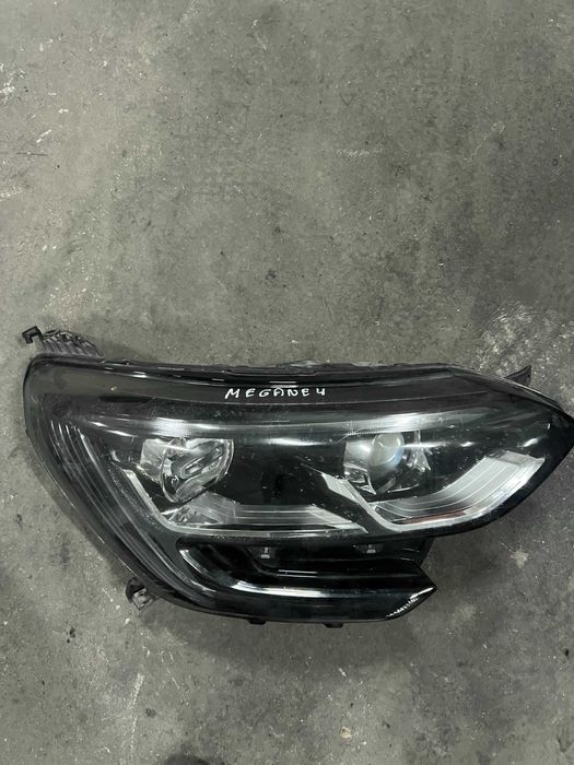 Otica direita Renault Megane IV 4